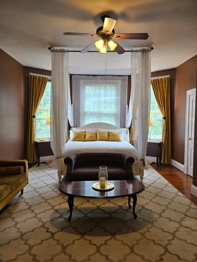 Winridge Manor Bed & Breakfast Madison Heights Bilik gambar