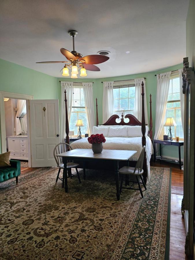 Winridge Manor Bed & Breakfast Madison Heights Bilik gambar